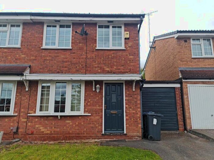 2 Bedroom Semi-Detached House To Rent In Raddlebarn Farm Drive, Selly Oak, Birmingham, B29