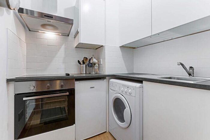 1 Bedroom Flat To Rent In Apsley Street, Glasgow -, G11