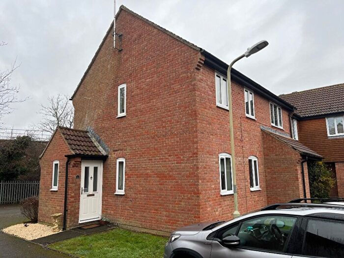 2 Bedroom Maisonette For Sale In Wiltshire Close, Hungerford, RG17