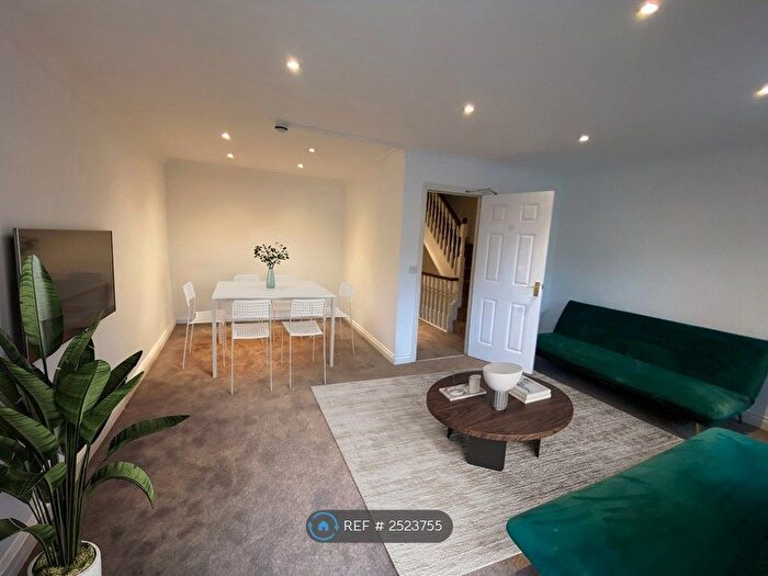 5 Bedroom Terraced House To Rent In Albany Gardens, Colchester, CO2