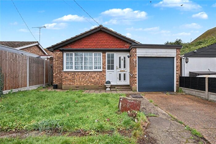1 Bedroom Bungalow For Sale In Caro Road, Canvey Island, Essex, SS8