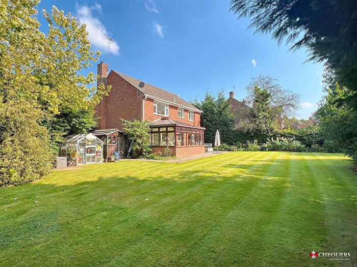 4 Bedroom Detached House For Sale In Poynings Crescent, Basingstoke, RG21