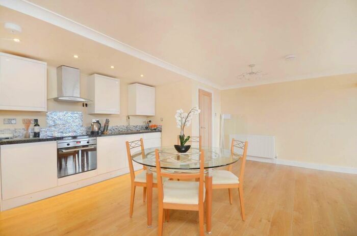 2 Bedroom Flat To Rent In Eastgate Gardens, Guildford, GU1