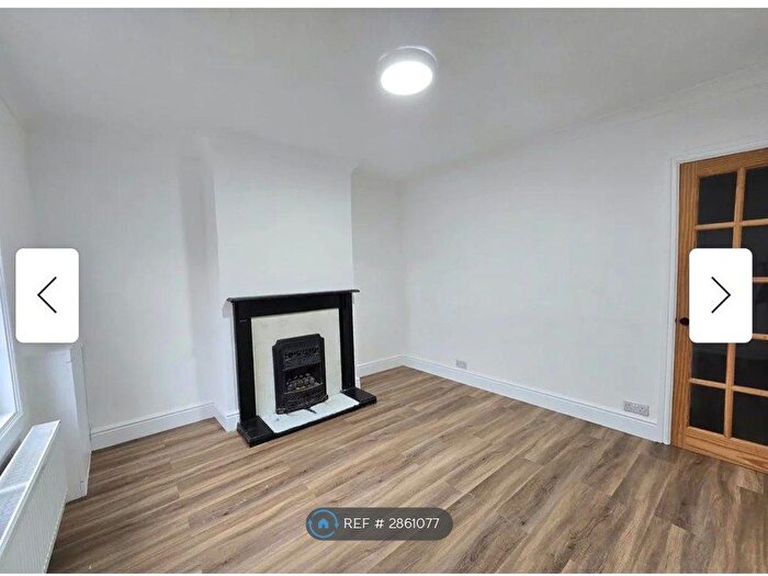 2 Bedroom Terraced House To Rent In High St, Aldershot, GU12