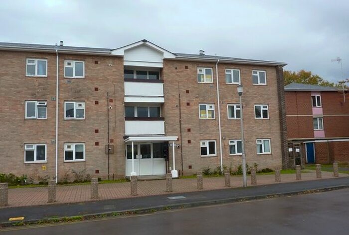 2 Bedroom Flat To Rent In Africa Drive, Marchwood SO40
