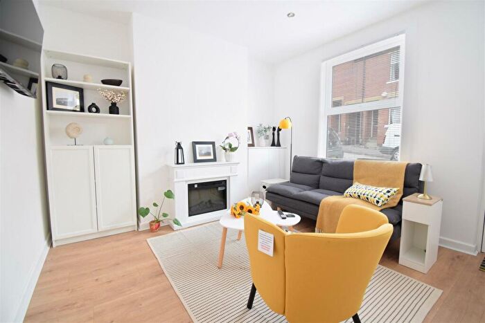 3 Bedroom Terraced House To Rent In Ruth Square, Sheffield, S10