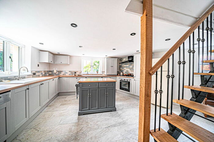5 Bedroom End Of Terrace House For Sale In Bell Street, Whitchurch, RG28