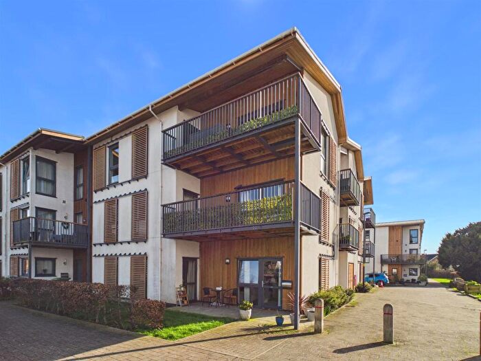 2 Bedroom Flat For Sale In Malpass Drive, Hanham, Bristol, BS15