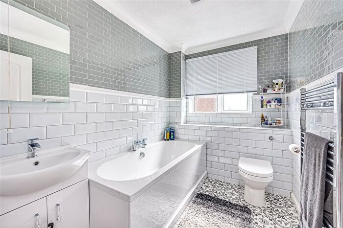 4 Bedroom Detached House For Sale In The Baulk, Clapham, Beds, MK41