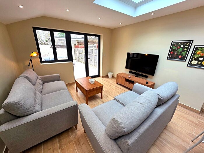 5 Bedroom Property To Rent In Farmilo Road, London, E17