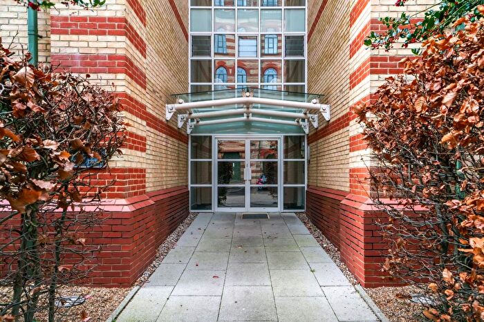 1 Bedroom Flat To Rent In Oriel Drive, Barnes, SW13