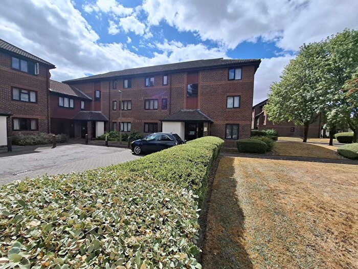2 Bedroom Flat For Sale In Linacre Close, Didcot, OX11
