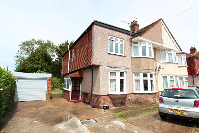 5 Bedroom Semi Detached House For Sale In Canterbury Avenue, Sidcup, DA15