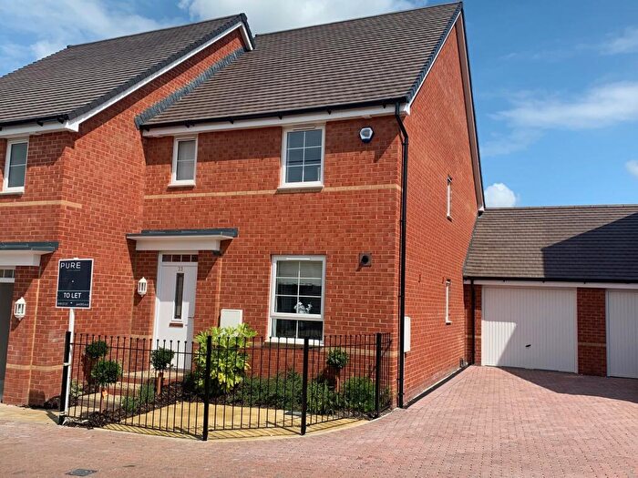 3 Bedroom Semi-Detached House To Rent In Bamber Close, West End, Southampton, ., SO30