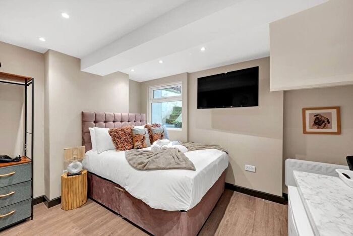 1 Bedroom Studio To Rent In Barrett's Grove, London, N16