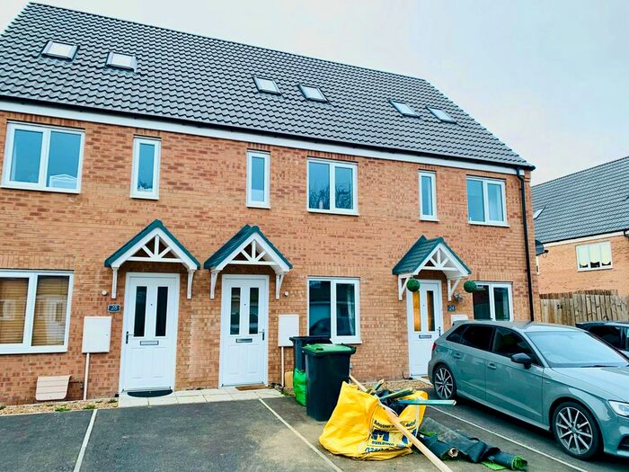 3 Bedroom Town House To Rent In Furnace Close, North Hykeham, Lincoln, LN6