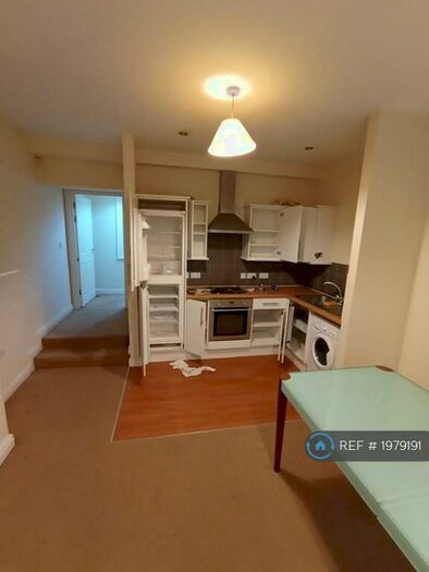 1 Bedroom Flat To Rent In The Oaks, Salford, M7