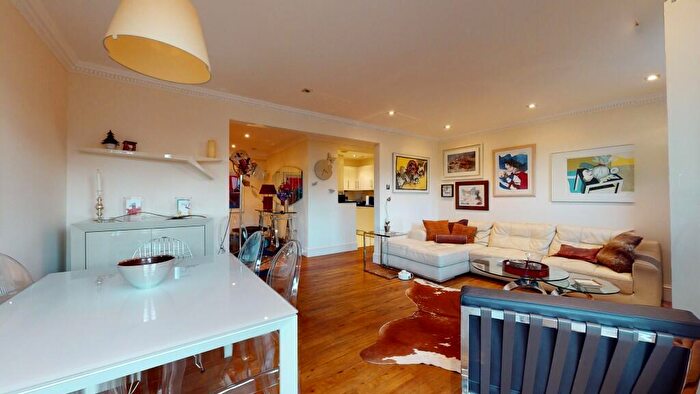 2 Bedroom Flat To Rent In Hayes Place, London, NW1