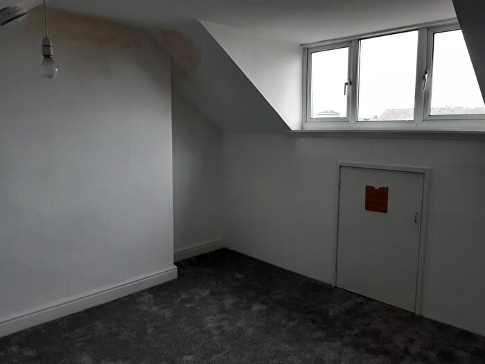 3 Bedroom Terraced House For Sale In Hatfield Road, Bradford, BD2