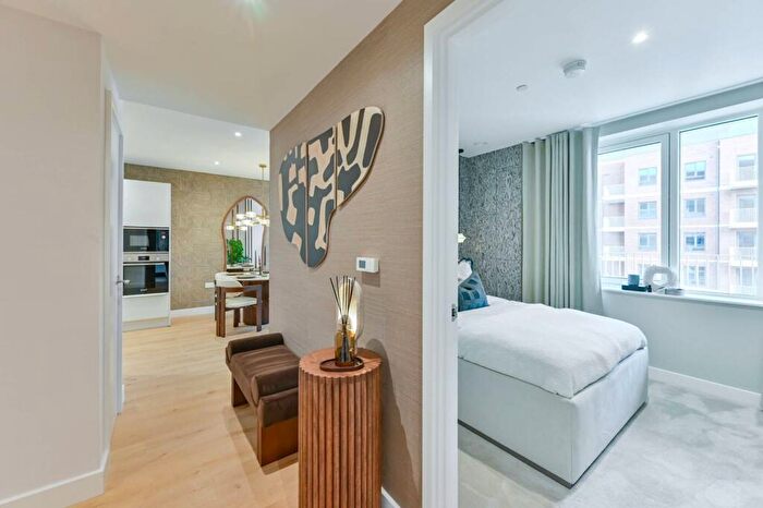 2 Bedroom Flat For Sale In Lombard Square, Plumstead, SE28