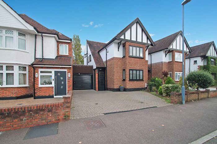 5 Bedroom Detached House For Sale In Pinner View, Harrow, HA1