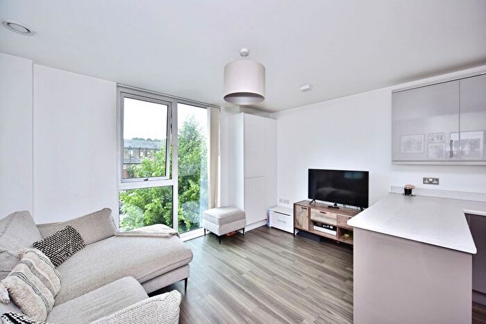2 Bedroom Flat For Sale In Corporation Street, Rochester, Kent, ME1