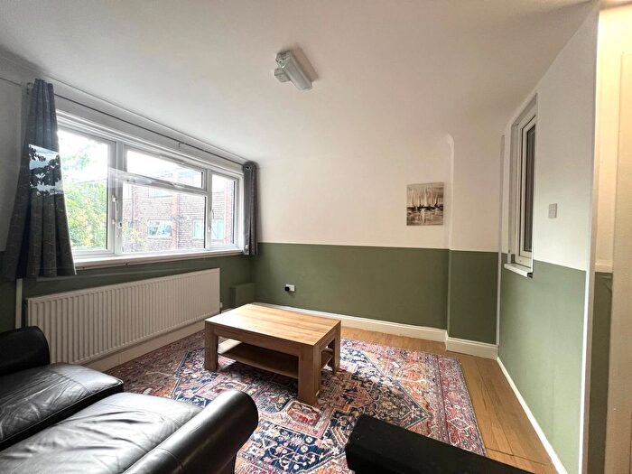 2 Bedroom Flat To Rent In Travellers Way, Hounslow, TW4