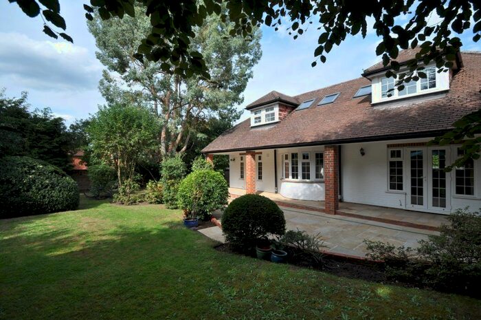 4 Bedroom Detached House To Rent In Guildcroft, Guildford, GU1