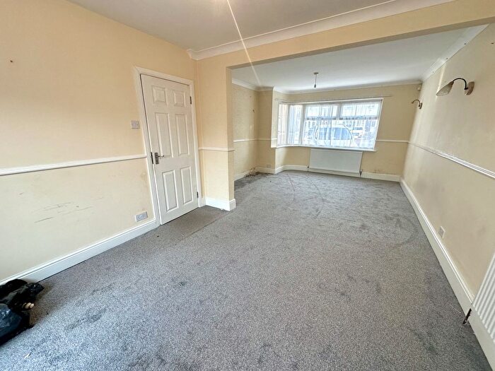 3 Bedroom Semi-Detached House To Rent In Balmoral Drive, Hayes, Greater London, UB4