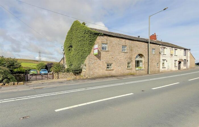 4 Bedroom Barn Conversion To Rent In Manchester Road, Habergham Eaves, Burnley, BB11