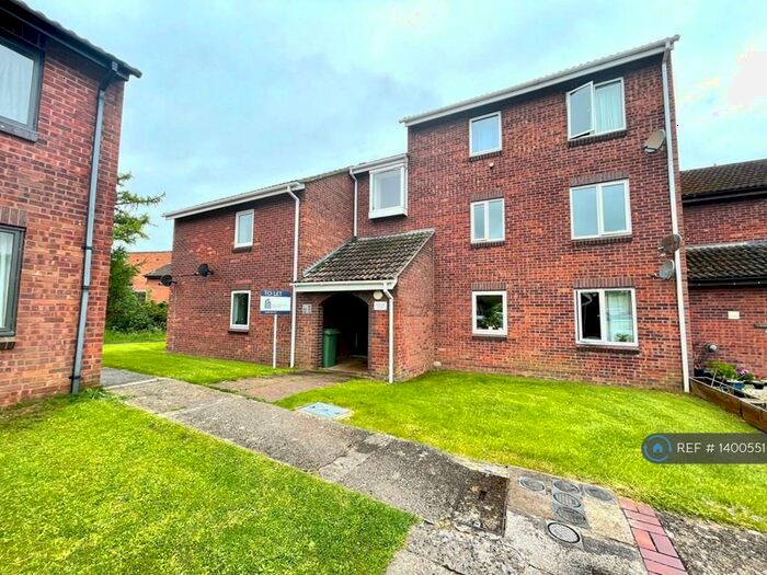 2 Bedroom Flat To Rent In Ashtree Road, Frome, BA11