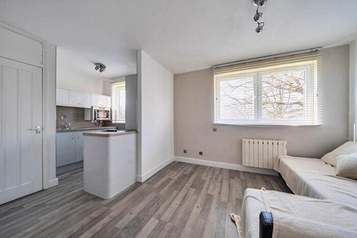1 Bedroom Property For Sale In Porchester Mead, Beckenham, BR3