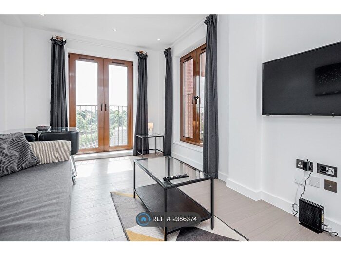 2 Bedroom Flat To Rent In Ziggurat House, St Albans, AL1