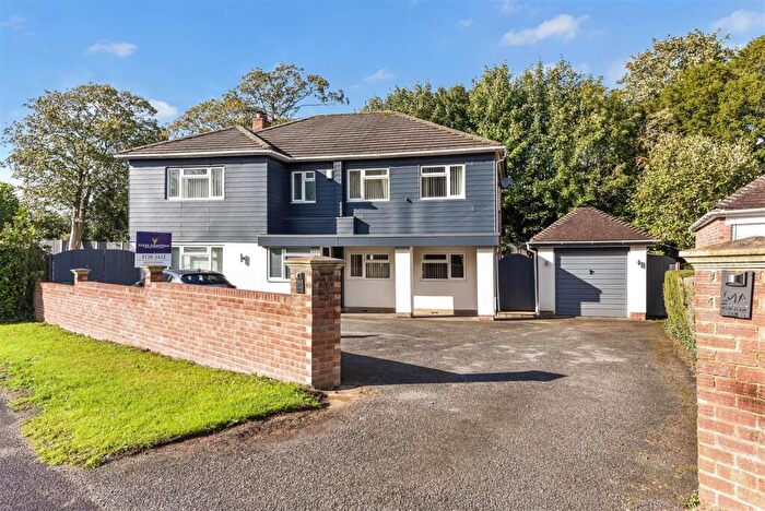 4 Bedroom Detached House For Sale In Lovedean Lane, Lovedean, PO8