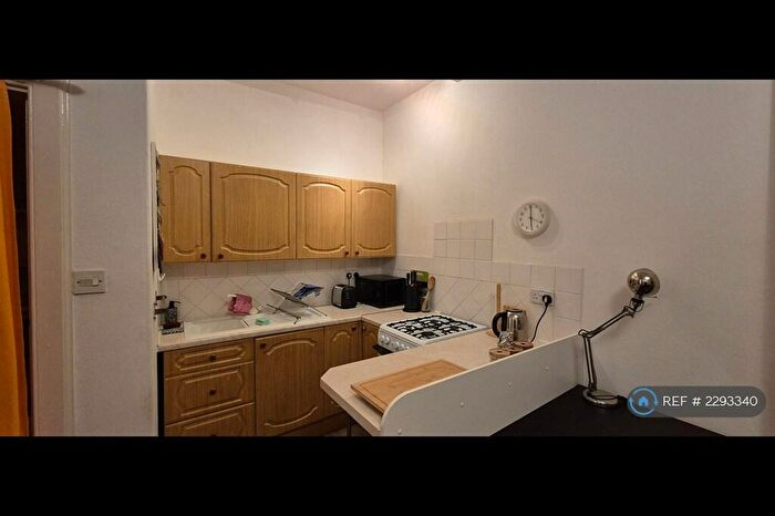 1 Bedroom Flat To Rent In St Peters Place, Edinburgh, EH3