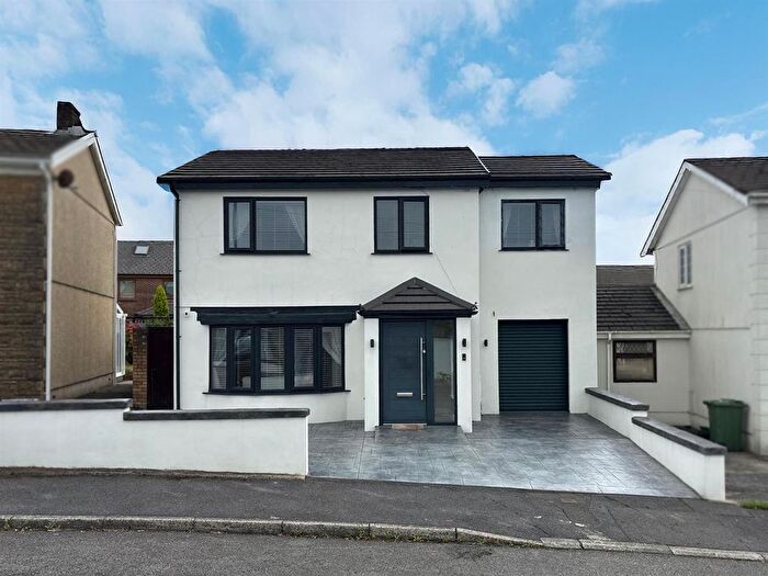4 Bedroom Detached House For Sale In Hilltop, Llanelli, SA14