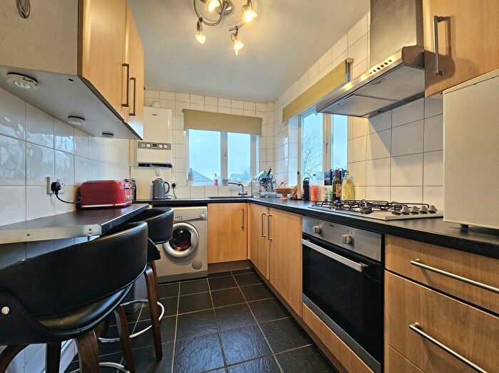 2 Bedroom Flat To Rent In Southborough Lane, Bromley, Kent, BR2