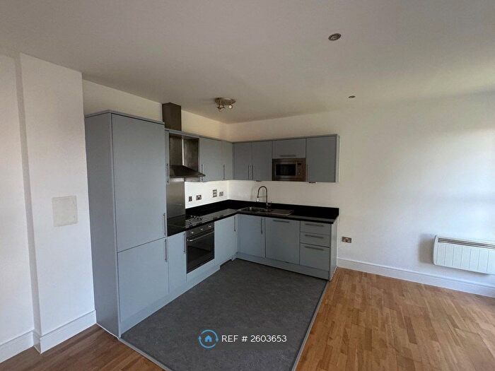 2 Bedroom Flat To Rent In Pine Top Court, Woodford Green, IG8