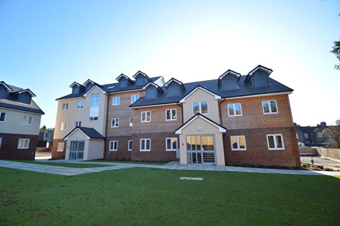 2 Bedroom Flat For Sale In Alice Court, Ridgway Road, Luton, Bedfordshire, LU2