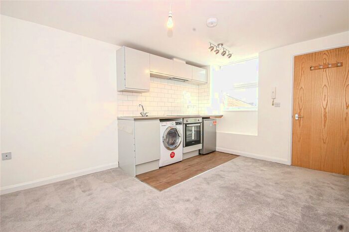 1 Bedroom Flat To Rent In Hanham Road, Kingswood, Bristol BS15