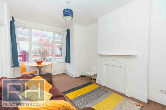 2 Bedroom Apartment To Rent In Carlingford Road, Turnpike Lane, London, N15