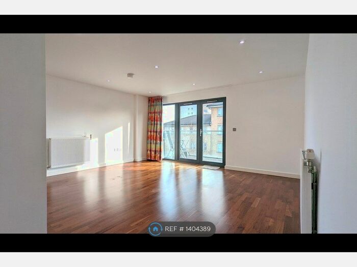 2 Bedroom Flat To Rent In Holly Street, London, E8