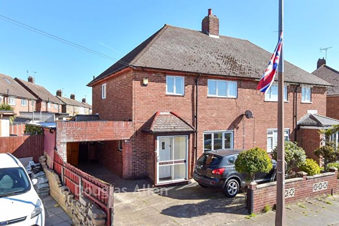 3 Bedroom Semi Detached House For Sale In Hall Crescent, Aveley, South Ockendon, Essex, RM15