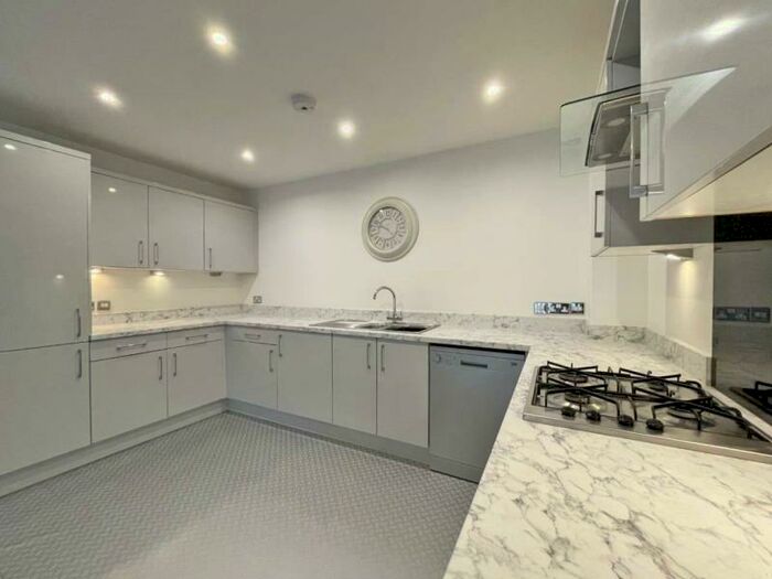 2 Bedroom Apartment To Rent In Carisbrooke Road, Far Headingley, Leeds, LS16