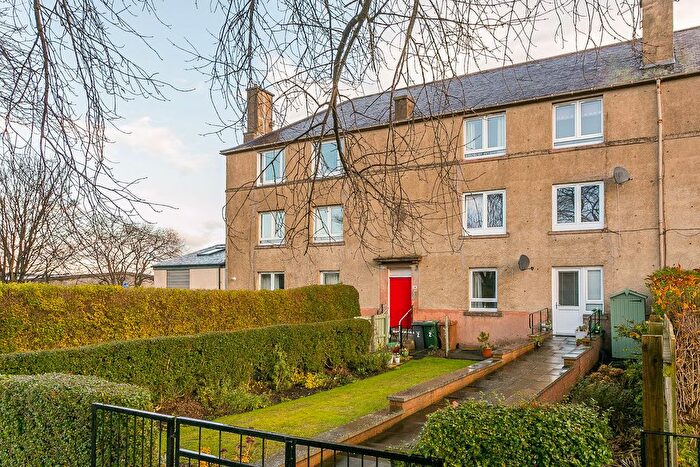 2 Bedroom Flat For Sale In Hutchison Crossway, Edinburgh, EH14