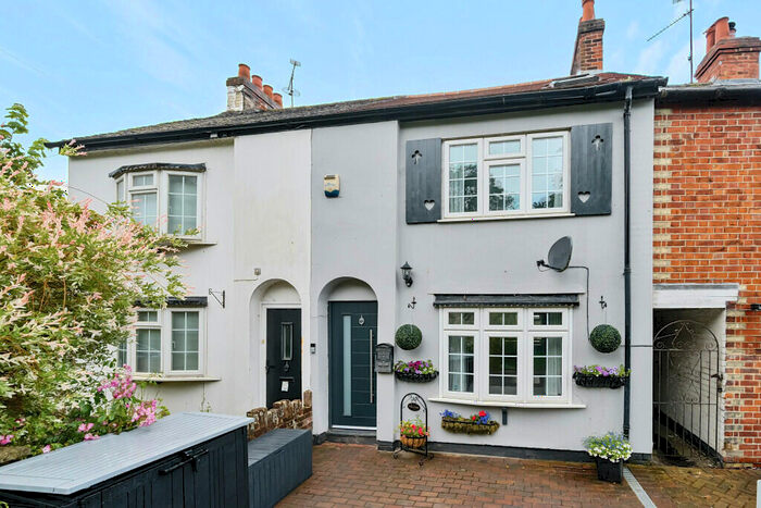 3 Bedroom Terraced House For Sale In Burghfield, Reading, Berkshire, RG30
