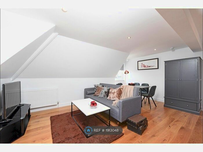 3 Bedroom Flat To Rent In Haldane Road, London, SW6