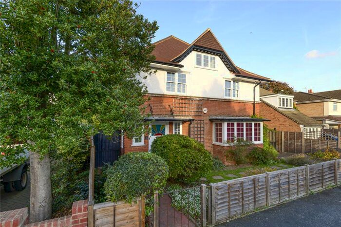 4 Bedroom House To Rent In Esher Avenue, Walton-On-Thames, KT12
