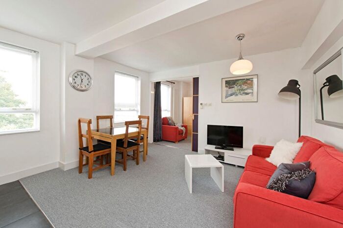 1 Bedroom Flat To Rent In Crabtree Hall, Rainville Road, Hammersmith, London, W6