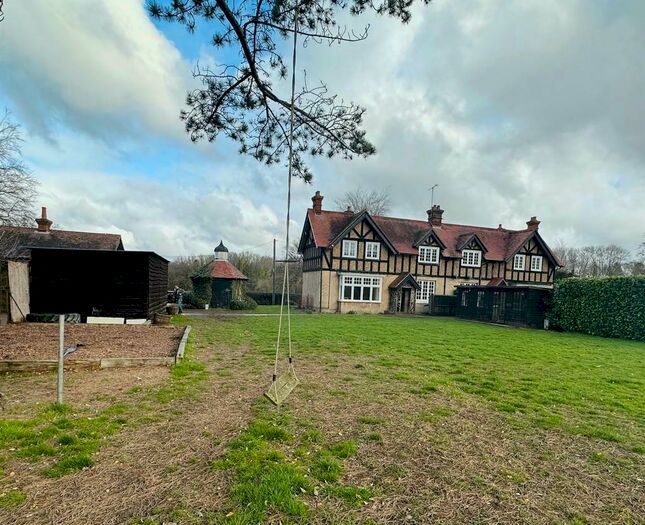 Semi-Detached House To Rent In Hexton, Hitchin, Hertfordshire, SG5